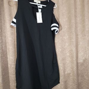 Casual black and white cold shoulder dress